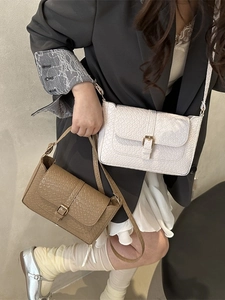 Retro crocodile pattern flap baguette bag with metal buckle and shoulder strap