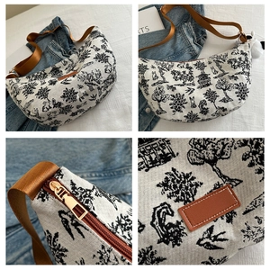 Dettagli della borsa a mezzaluna in tela vintage con ricami floreali e zip in metallo