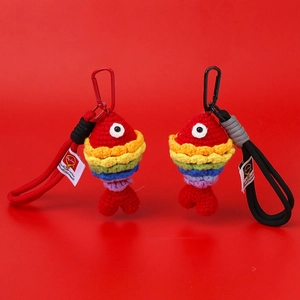 Ensemble de porte-clés carpe koi en crochet arc-en-ciel avec bracelets tressés à la main