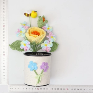 Handmade crochet rose flower pencil holder gift for teachers with cute bee decoration