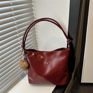 Women Large Capacity PU Leather Shoulder Bag Shiny Surface Solid Color Tote With Metal Bow And Plush Bear Pendant Fashion Casual Bucket Bag
