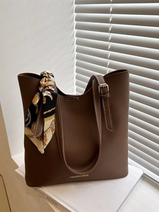 Borsa Tote da Donna Grande Capacità in Pelle PU Borsa a Tracolla da Pendolare Con Decorazione Sciarpa in Raso Cuciture a Contrasto