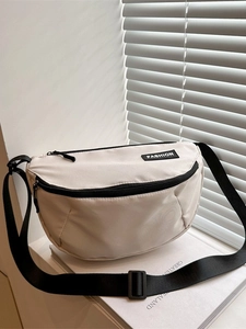 Sac de Poitrine en Toile Résistant à l'Eau pour Hommes Femmes Sac Bandoulière Décontracté Sacoche Banane Demi-Lune Minimaliste pour Cyclisme