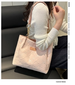 Detailed view of pink jacquard tote bag featuring white bow embroidery and chain strap