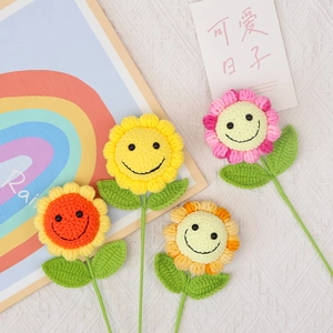 Tournesols souriants faits à la main en crochet, décorations en laine pour cadeaux