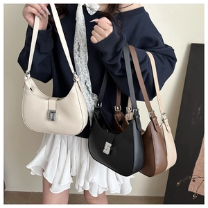 Kollektion minimalistischer Halbmond-Taschen in Beige, Schwarz, Braun und Aprikose