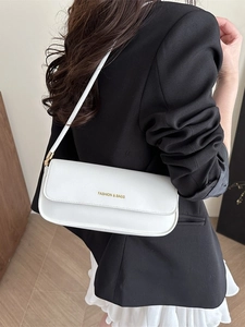 Sac bandoulière blanc minimaliste pour femme avec logo lettrage doré à la mode