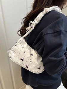 Cute white canvas underarm bag with bear print and stylish cloud-shaped shoulder strap