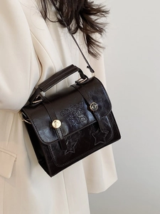 Vintage Umhängetasche in Dunkelbraun mit Goldbuckles und Prägung für Damen im Herbststil