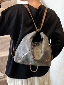 Vintage graue Modetasche mit Lederriemen und Metallreißverschluss im Streetstyle