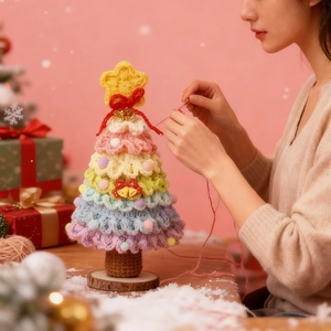 Handmade crochet Christmas tree with wooden base and DIY knitting process details