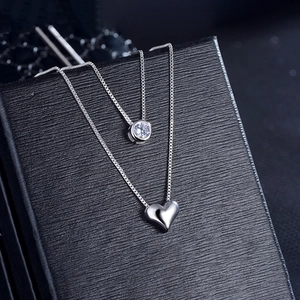 Collana a doppio strato in argento con pietra di zircone e un ciondolo a cuore