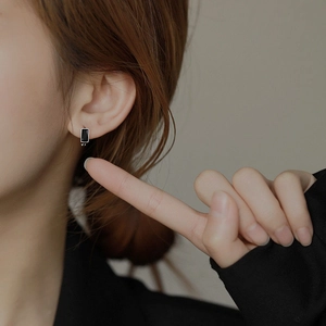 Minimalist S925 silver heart stud earrings with black enamel inlay for women