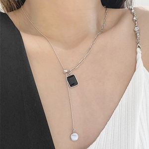 Asymmetric 925 silver necklace with black zircon square pendant and metal fringe detail