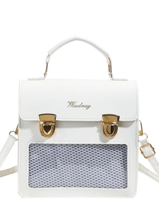 Sac à main carré blanc minimaliste avec boucle dorée et fenêtre en maille transparente