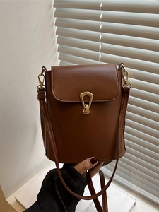 Women Minimalist PU Leather Bucket Bag Retro Gold Buckle Shoulder Crossbody Bag Large Capacity Commuter Handbag