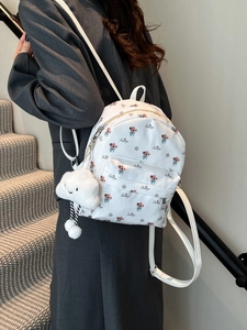 Mini sac à dos blanc à fleurs avec breloque nuage et fines bretelles réglables