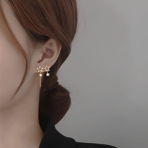 Boucles d'oreilles étoiles asymétriques en argent S925 avec chaînes et zircon blanc