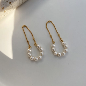 Elegant 925 silver gold-plated ear clips with mother-of-pearl tassel pearls on white background