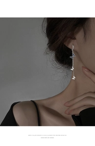Vue détaillée des boucles d'oreilles papillon en argent S925 avec longues franges