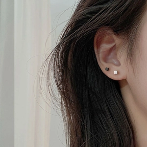 Minimalist S925 sterling silver square stud earrings on model's ear in daily life