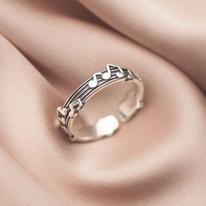 Vintage S925 sterling silver musical note open ring with staff relief on satin