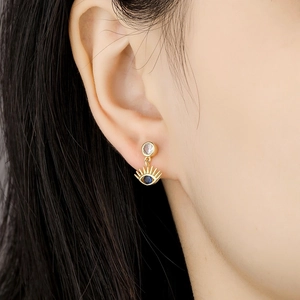 Boucles d'oreilles créoles Œil maléfique dorées avec zircon bleu pour femmes