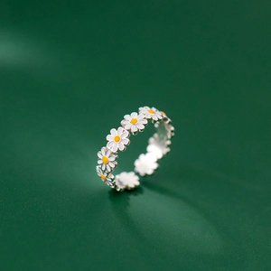 Adjustable 925 sterling silver ring featuring continuous small white and yellow daisies