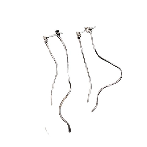 Élégantes boucles d'oreilles pampilles en argent S925 avec design de chaîne ondulée