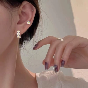 S925 silver daisy jewelry set with white enamel earrings and ring for women