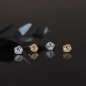 Elegant S925 silver rose stud earrings in gold and silver finish with mirror reflections