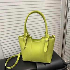 Sac à Main Fourre-tout en Cuir PU Mode Couleur Contrastée Grande Capacité Sac à Bandoulière Surpiqûres Minimalistes Anneau Métallique Sac pour Femme Usage Quotidien