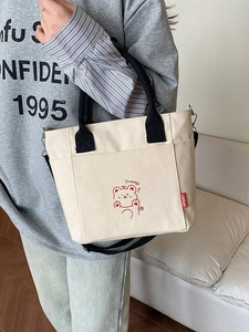 Kontrast-Canvas-Tasche mit Bärenprint und abnehmbarem Gurt im lässigen Stil