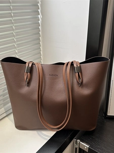 Women Large Capacity Tote Bag Matte PU Leather Minimalist Commuting Shoulder Handbag With Zip Closure Fashion Embossed