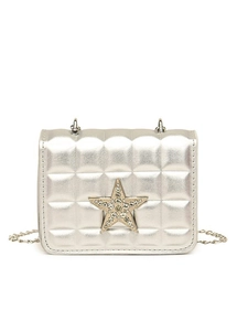 Sac bandoulière matelassé argenté avec étoile en strass et chaîne en métal chic