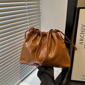 Mode Femmes Grande Capacité Plissé Cordon de Serrage Sac à Épaule Vintage Couleur Unie Cuir PU Nœud Sac Cabas