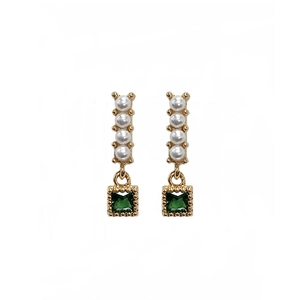 925 silver earrings with emerald zircon and pearls hanging from gold metallic stems