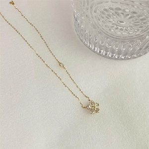 Elegante collana in argento S925 dorato con ciondolo a fiore in zircone brillante per donna
