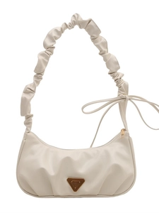 Schicke cremeweiße Schultertasche mit Falten, Schleife und metallischem Dreiecksemblem