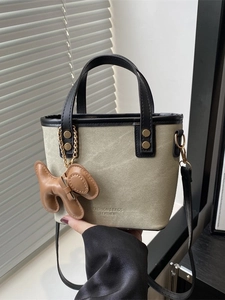 Damen Mode Spleißen PU Leder Beuteltasche Mit Tieranhänger Denim Canvas Handtasche Casual Umhängetasche Für Den Täglichen Reise