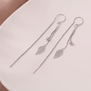 Elegant S925 silver leaf tassel thread earrings on a minimalist pink ceramic tray