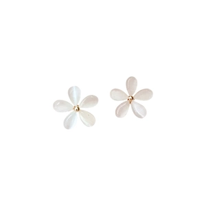 Elegante weiße Blumenstecker mit opalisierenden Blütenblättern und goldenem Zentrum Design