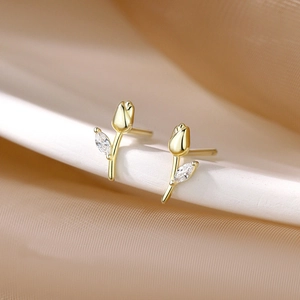 Elegant gold tulip stud earrings with marquise zirconia inlay in a minimalist design