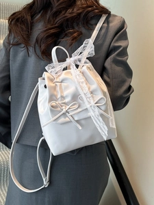 Mini zaino in stile balletto bianco panna con fiocchi e manico in pizzo