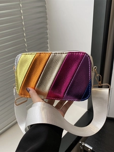Sac Bandoulière Femme aux Rayures Diagonales Arc-en-ciel Métallisées Petit Sac Caméra Carré Avec Bandoulière Large en Similicuir PU