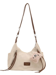 Borsa tote minimalista bianco avorio con manici in pelle marrone e charm peluche