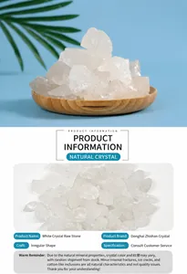 Pierres de quartz clair naturel en bol en bois pour décoration et aromathérapie