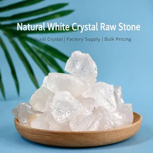 Pierre brute en cristal blanc naturel pour aquarium et décoration sur plateau en bois