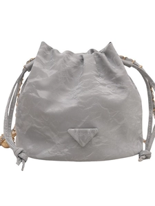 Retro graue Beuteltasche mit Kordelzug, Falten-Optik und modischem Ketten-Schultergurt