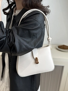 Borsa a spalla bianca minimalista da donna con fibbia in metallo e design con nodo